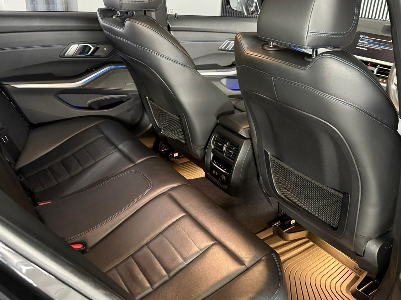 BMW 3 SERIES 330 I M SPORT LAUNCH EDITION - 11