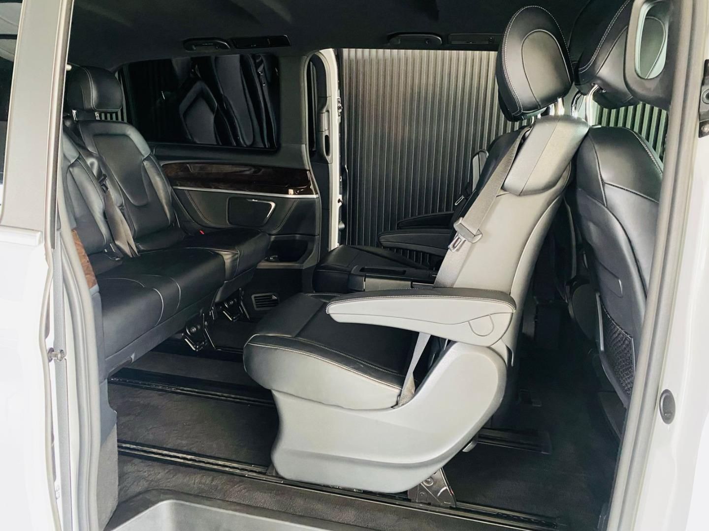 MERCEDES BENZ V CLASS V220D AVANTGARDE - 11