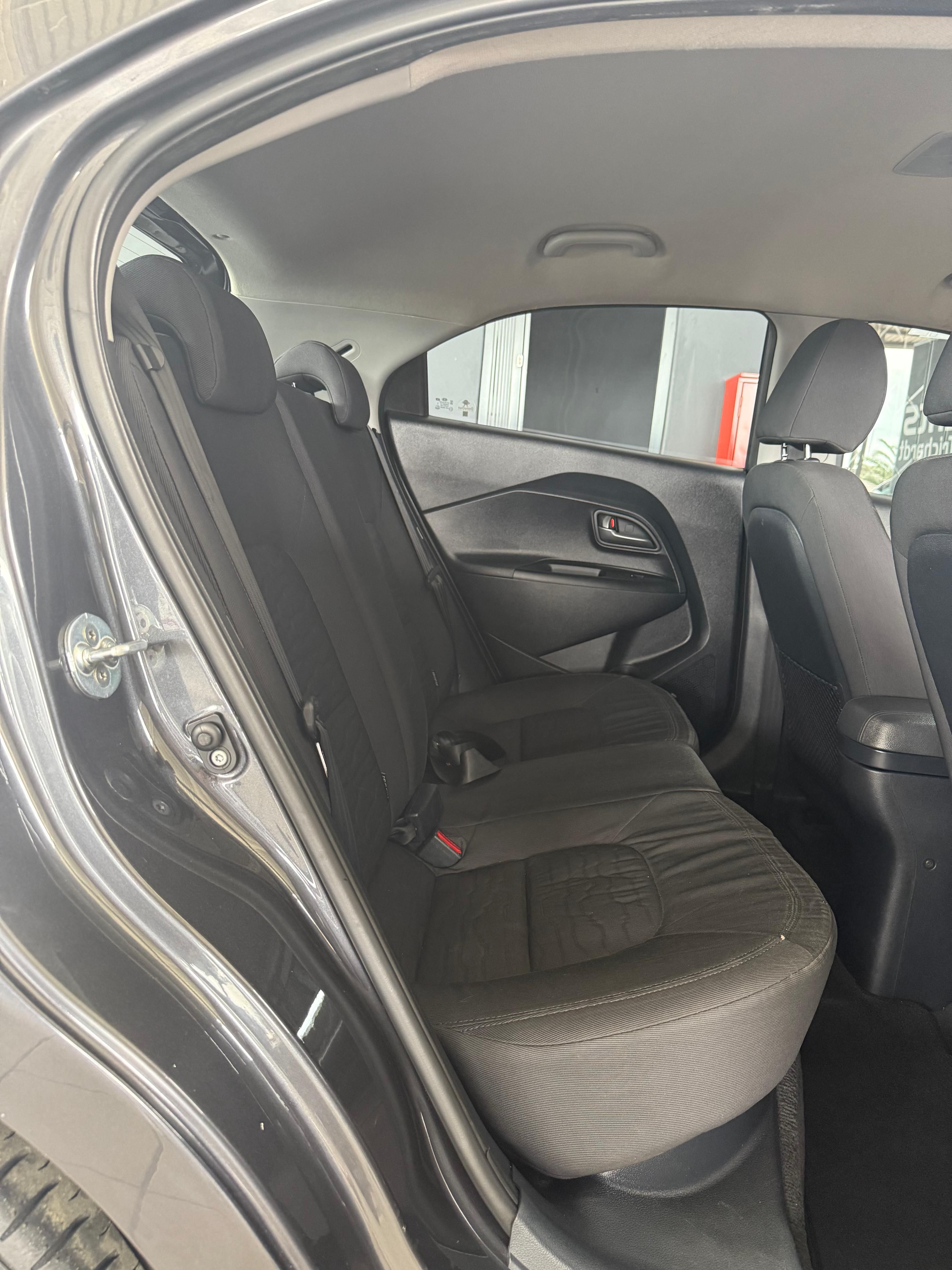 KIA RIO1.4 5-D Rio 1.4 5DR A/T - 12