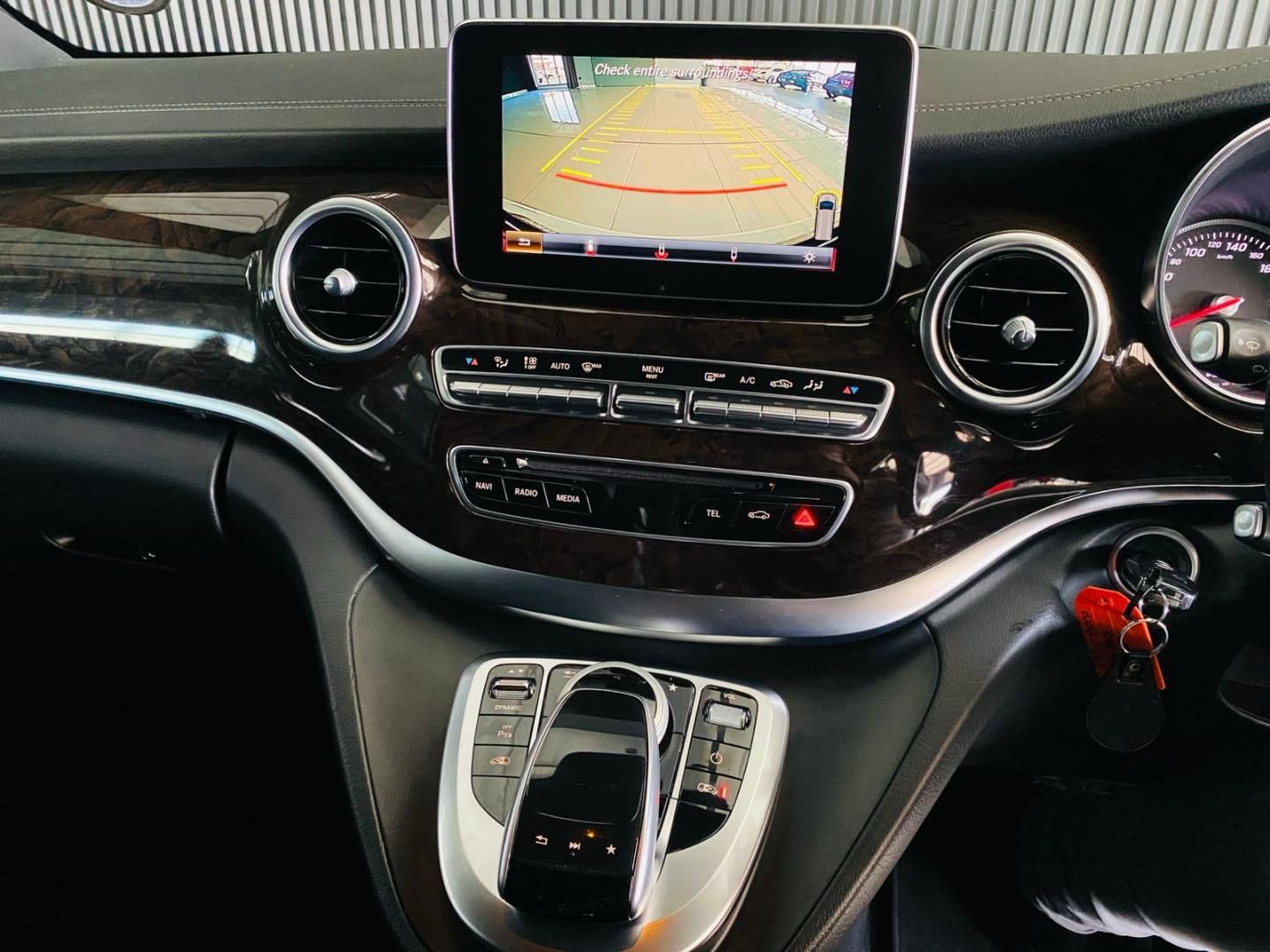 MERCEDES BENZ V CLASS V220D AVANTGARDE - 14