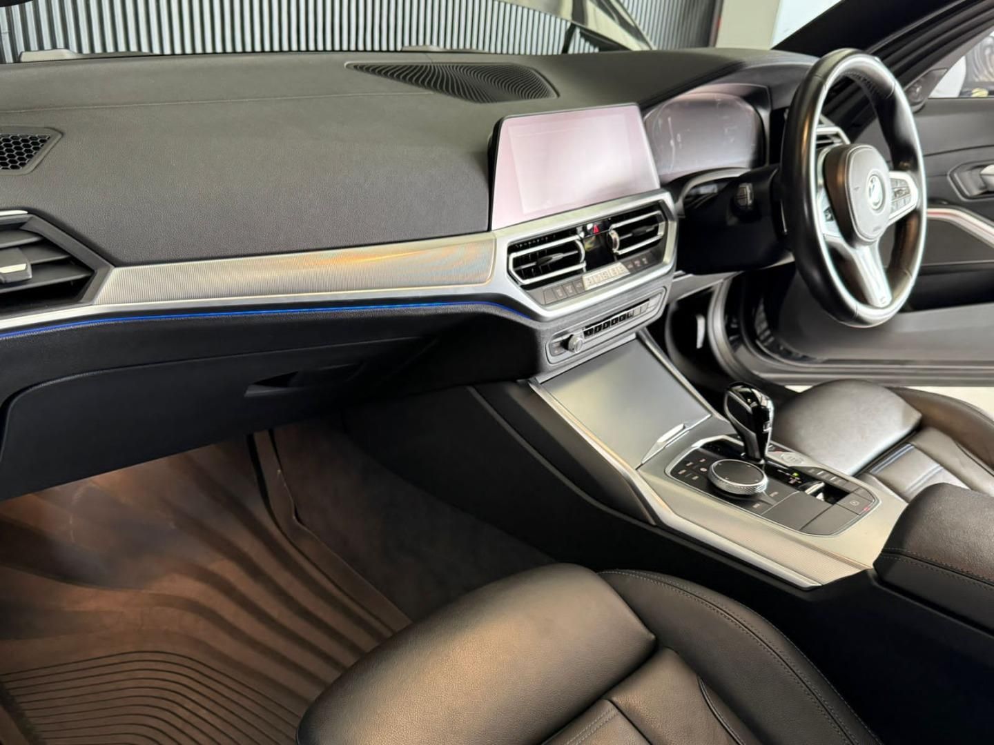 BMW 3 SERIES 330 I M SPORT LAUNCH EDITION - 5