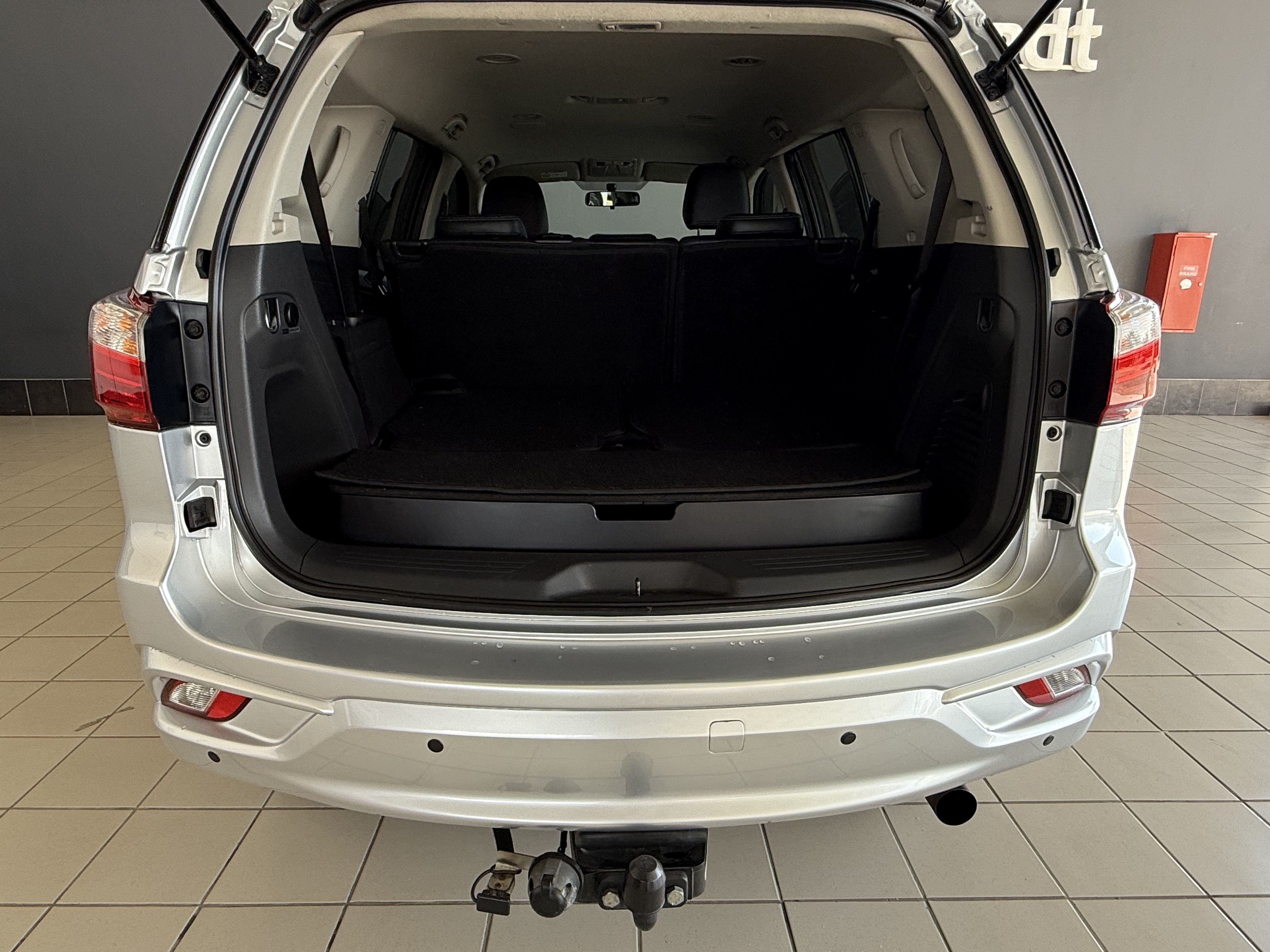 ISUZU MU-X3,0 MU-X 3,0 - 6