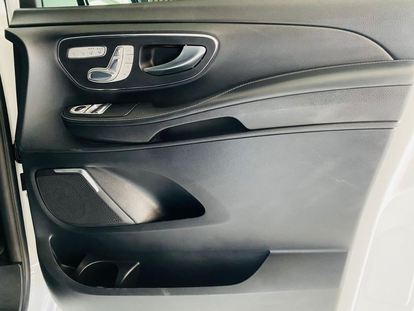 MERCEDES BENZ V CLASS V220D AVANTGARDE - 6