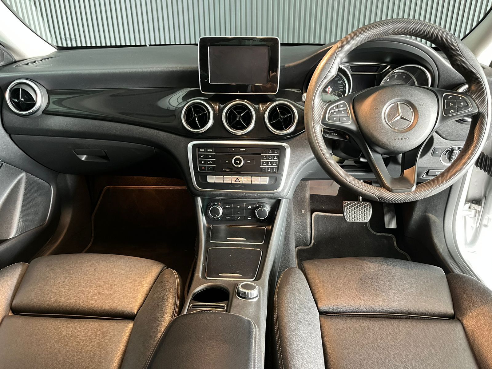 MERCEDES BENZ CLA 200 AUTO CLA 200 Auto