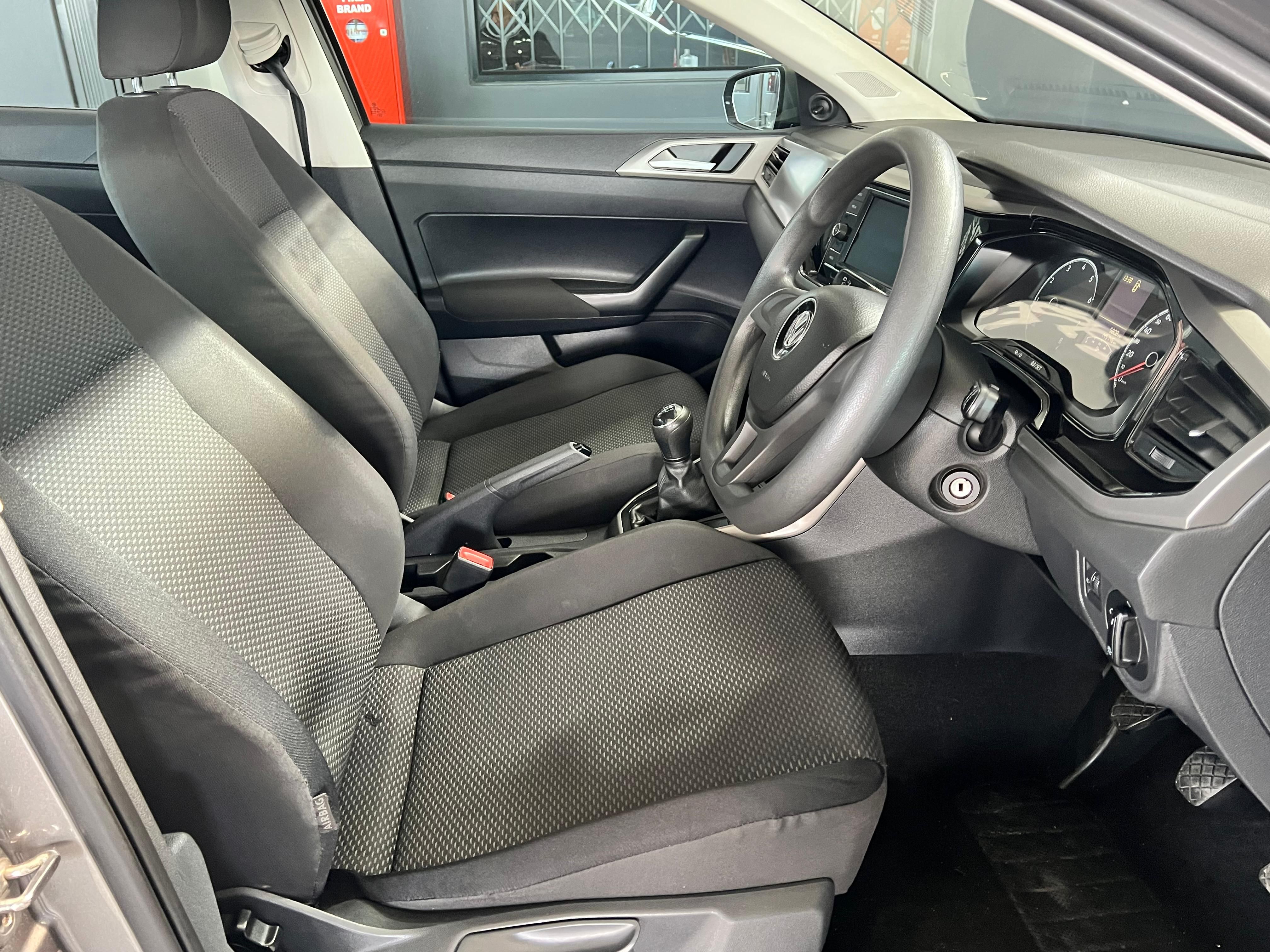 VOLKSWAGEN POLO POLO 1.0 TSI TRENDLINE - 19
